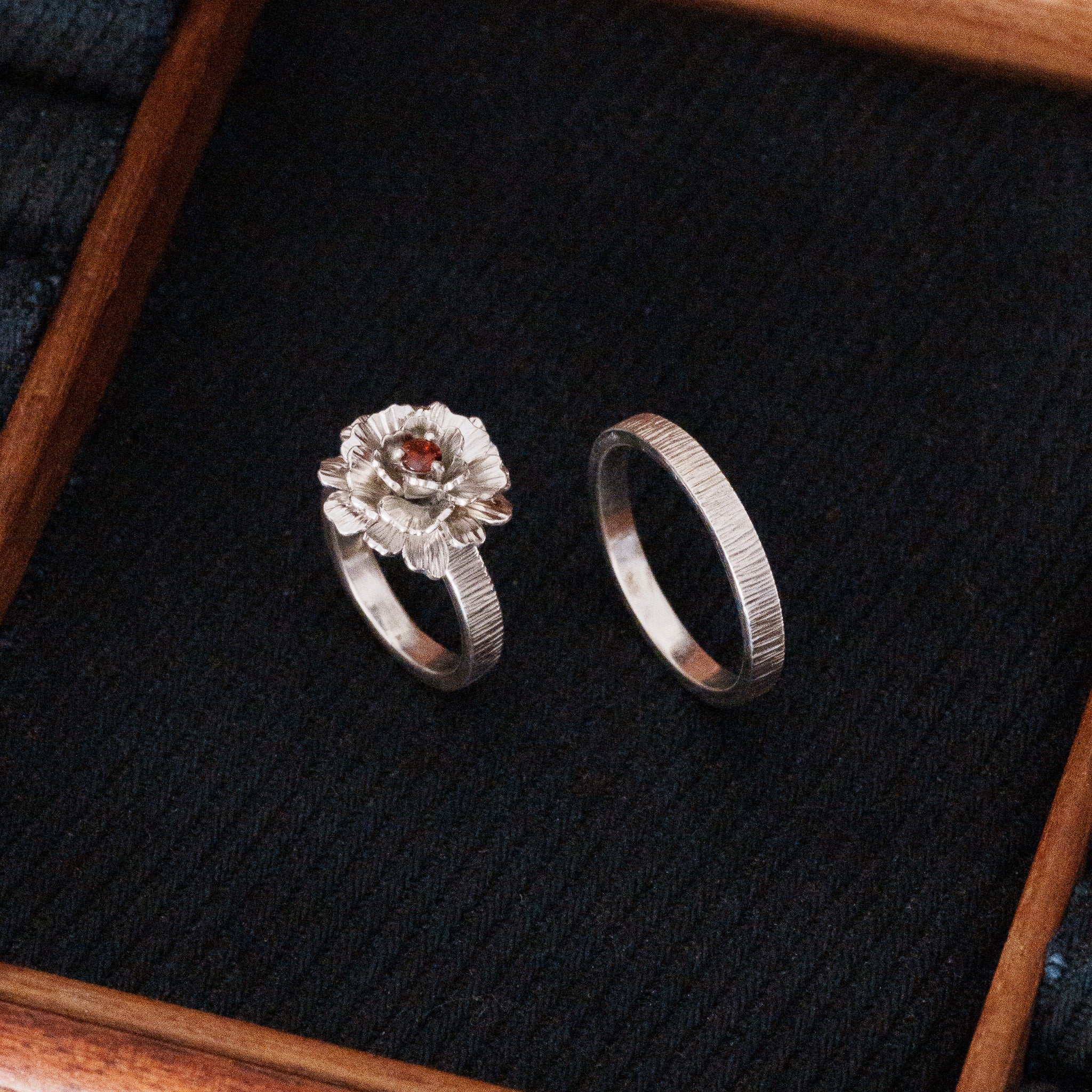 The Couple Session __ 1 x birth flower ring with 1 x classic band ( 3 hours RING MAKING )
