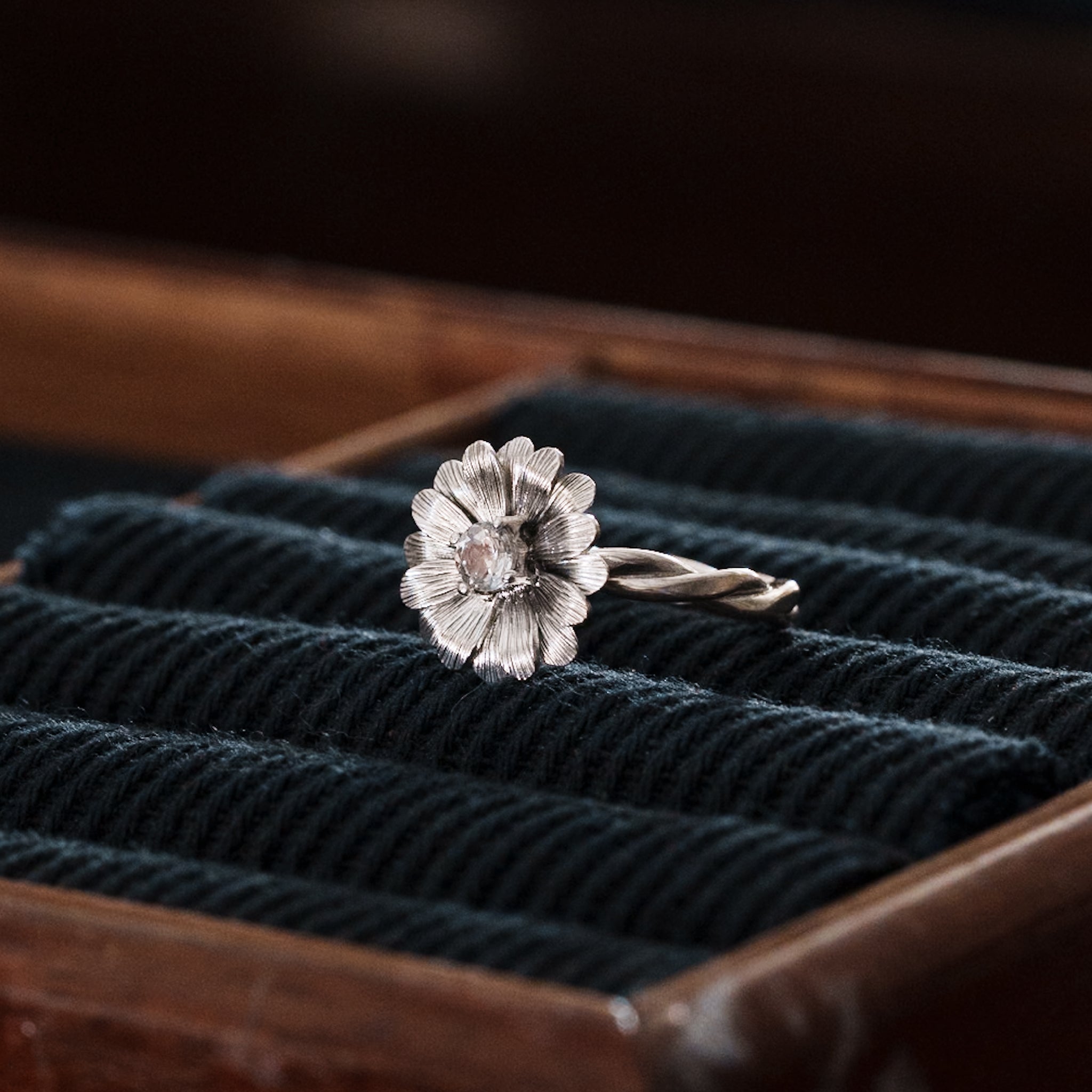 say happy birthday __ April . Daisy ( 3 hours RING MAKING )