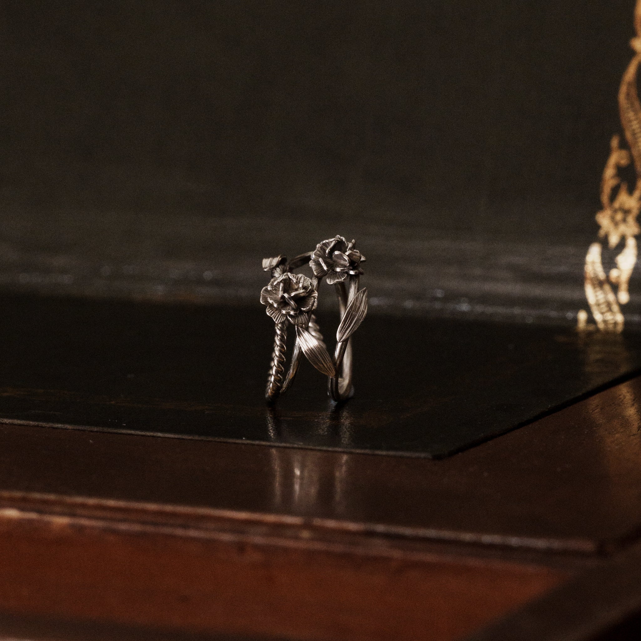 a 925 sterling silver baby breath flower shaped ring with multiple flower & leaf details