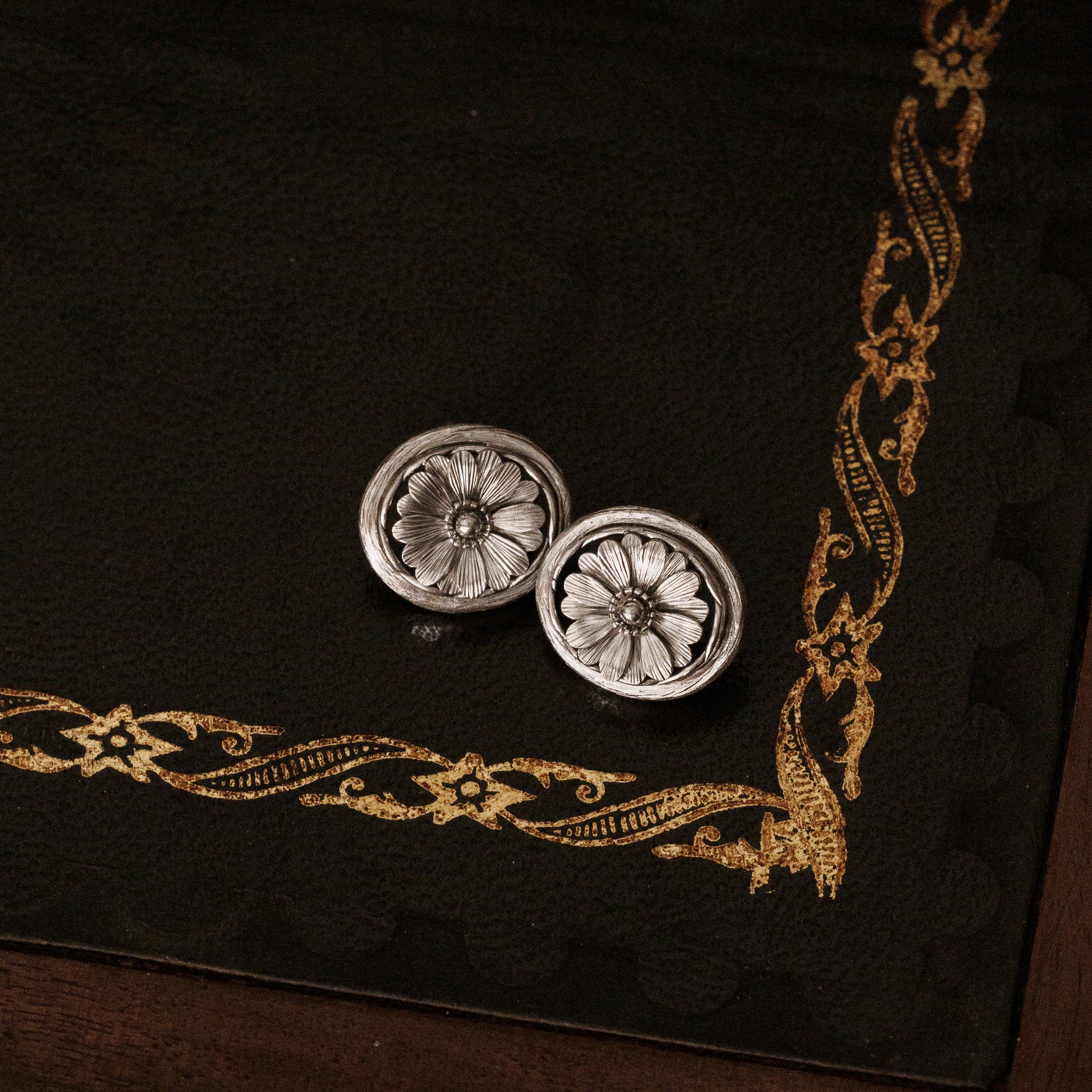 Cameo in Bloom __ Daisy