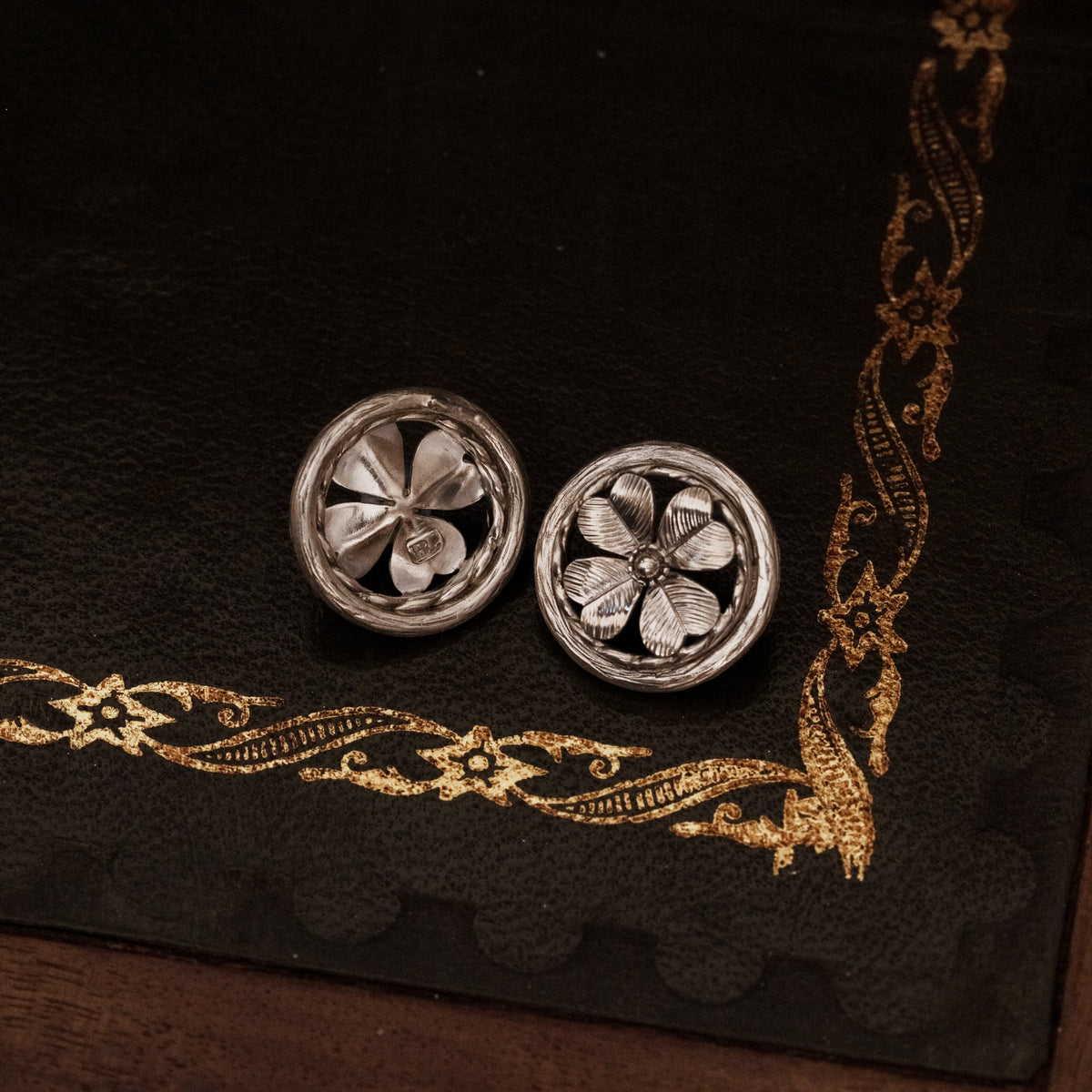 Cameo in Bloom __ Four-leaf clover