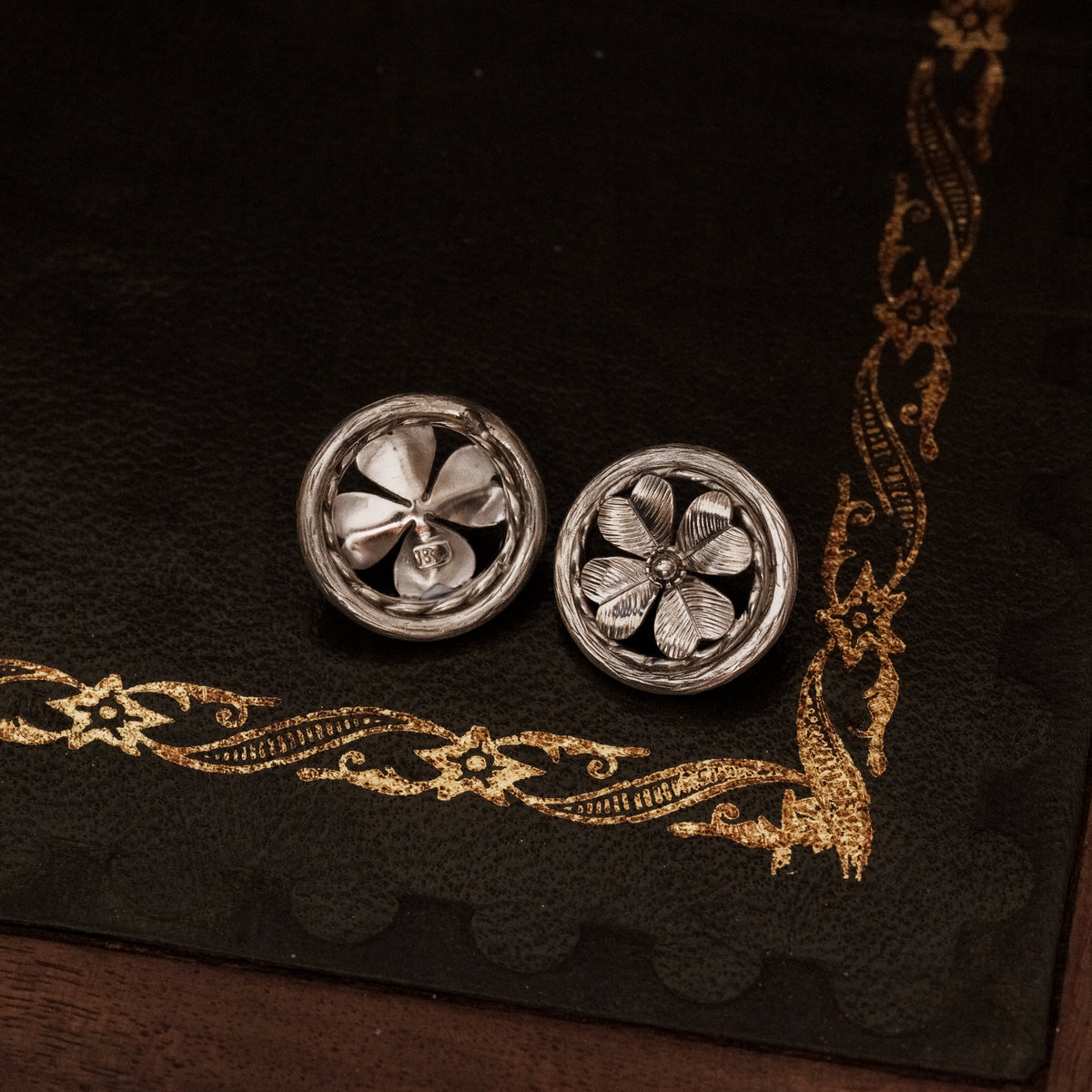 Cameo in Bloom __ Four-leaf clover