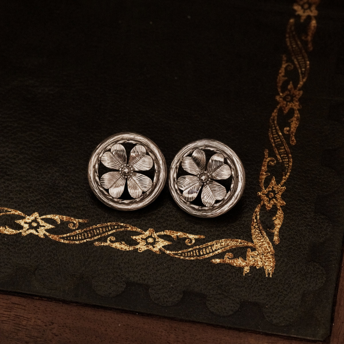 Cameo in Bloom __ Four-leaf clover